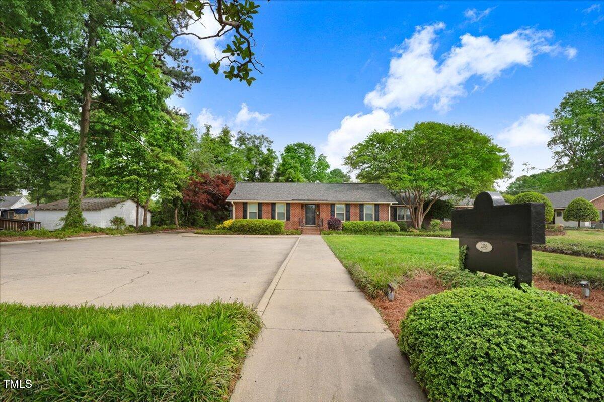 208 N Webb Street Selma NC 27576