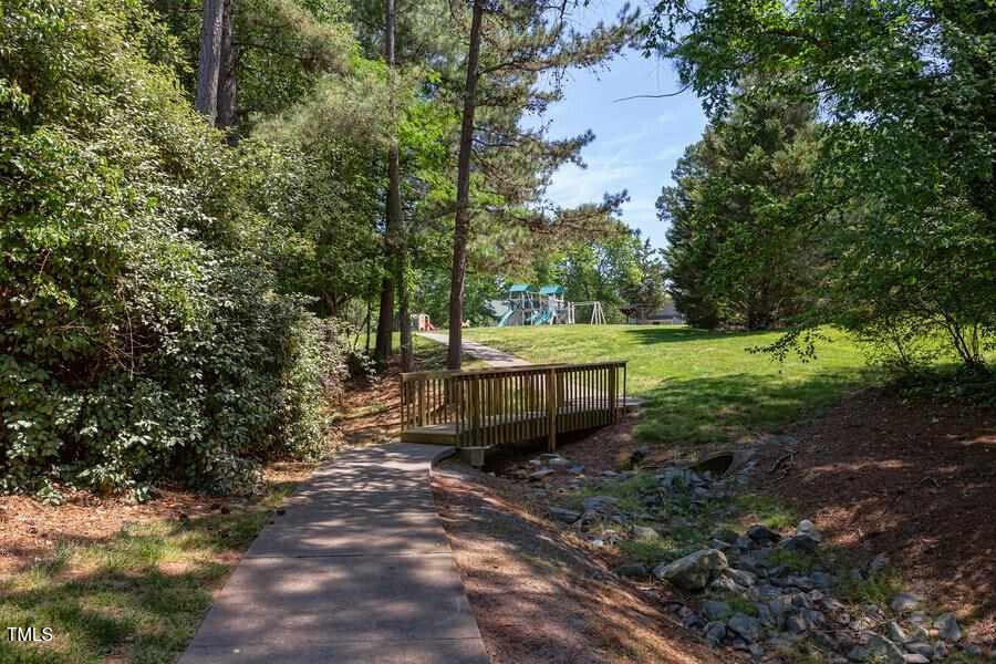 303 Street Thomas Drive Chapel Hill NC 27517