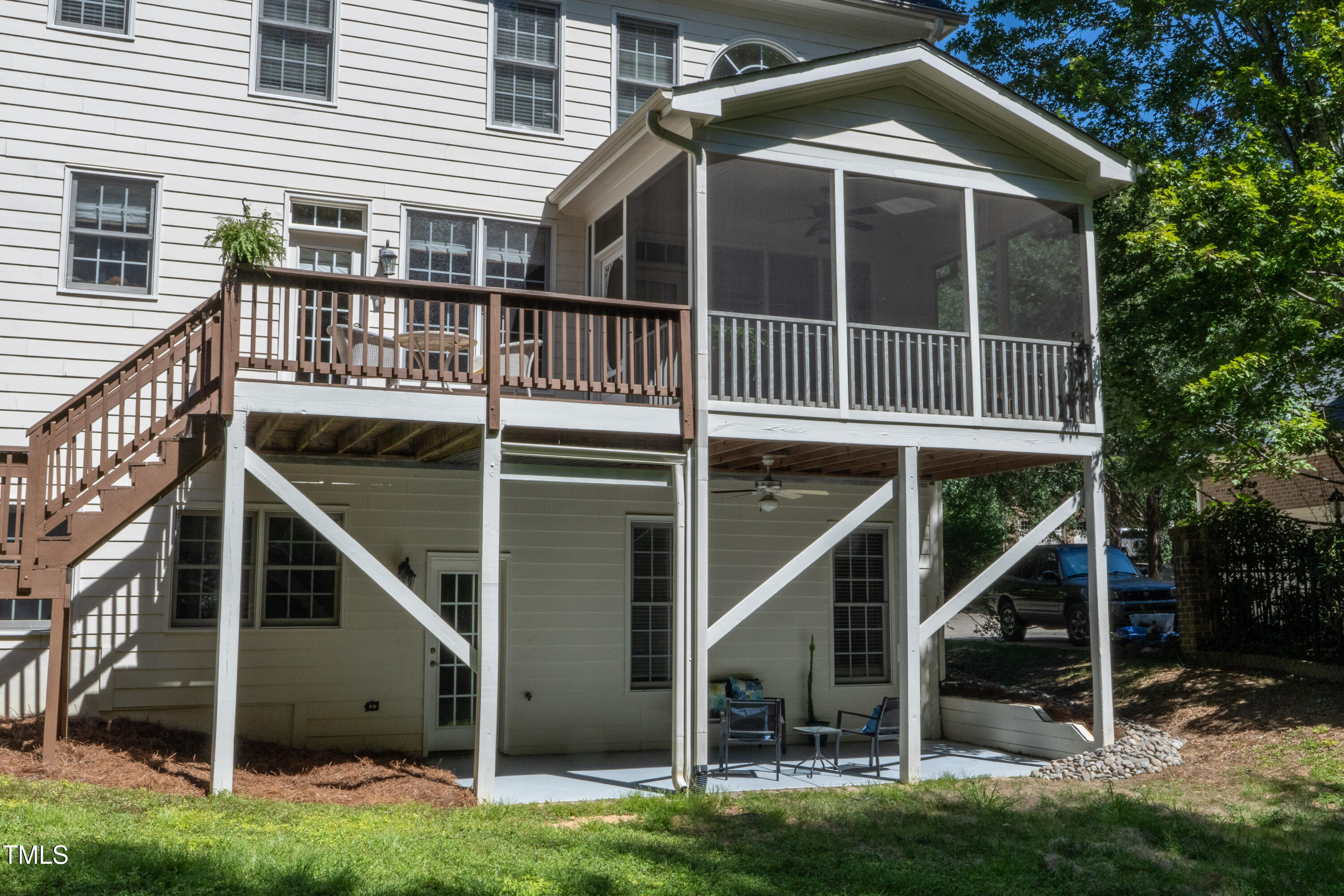 341 Oxfordshire Lane Chapel Hill NC 27517