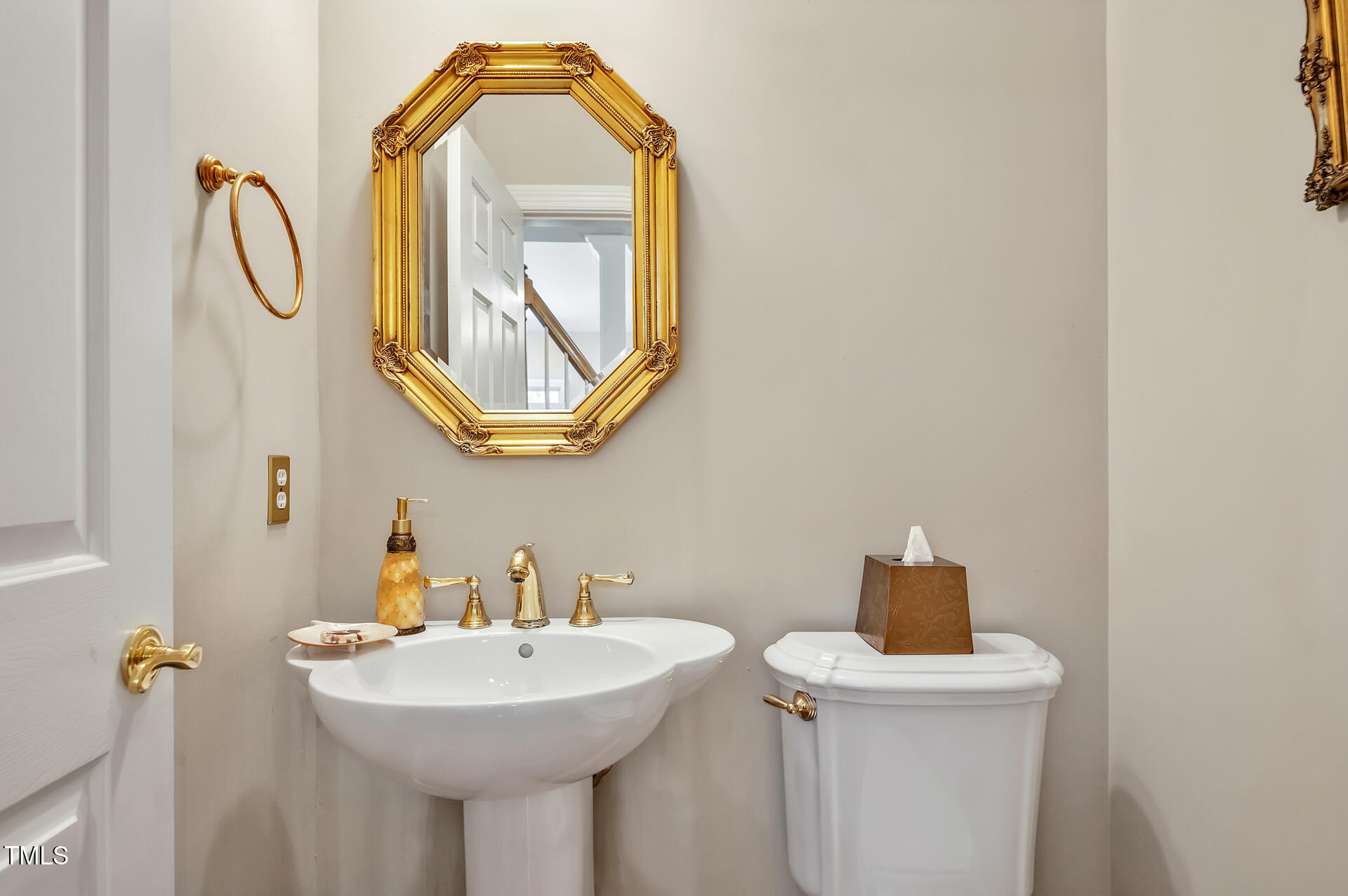 81106 Alexander Chapel Hill NC 27517