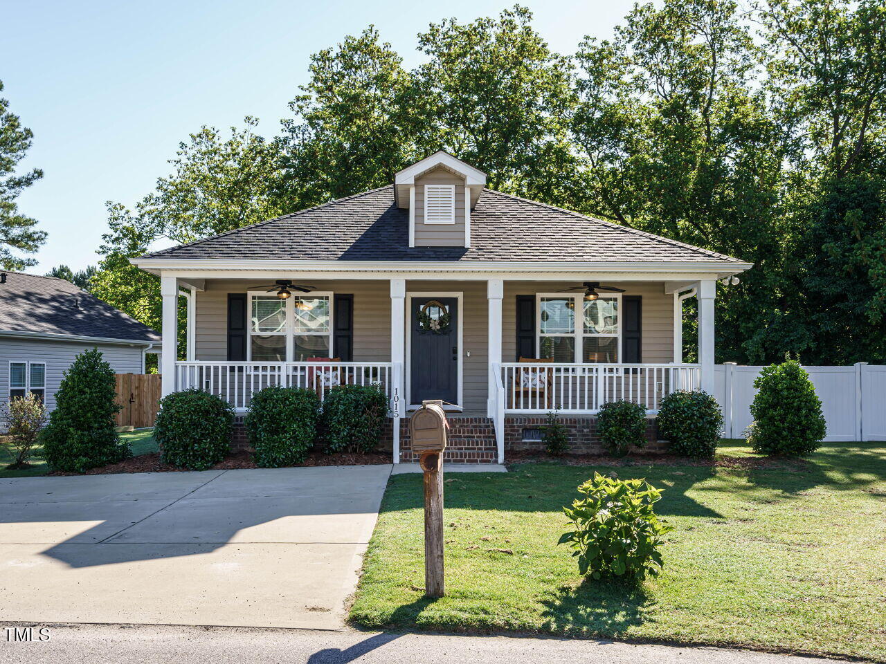 1015 E Maplewood Benson NC 27504