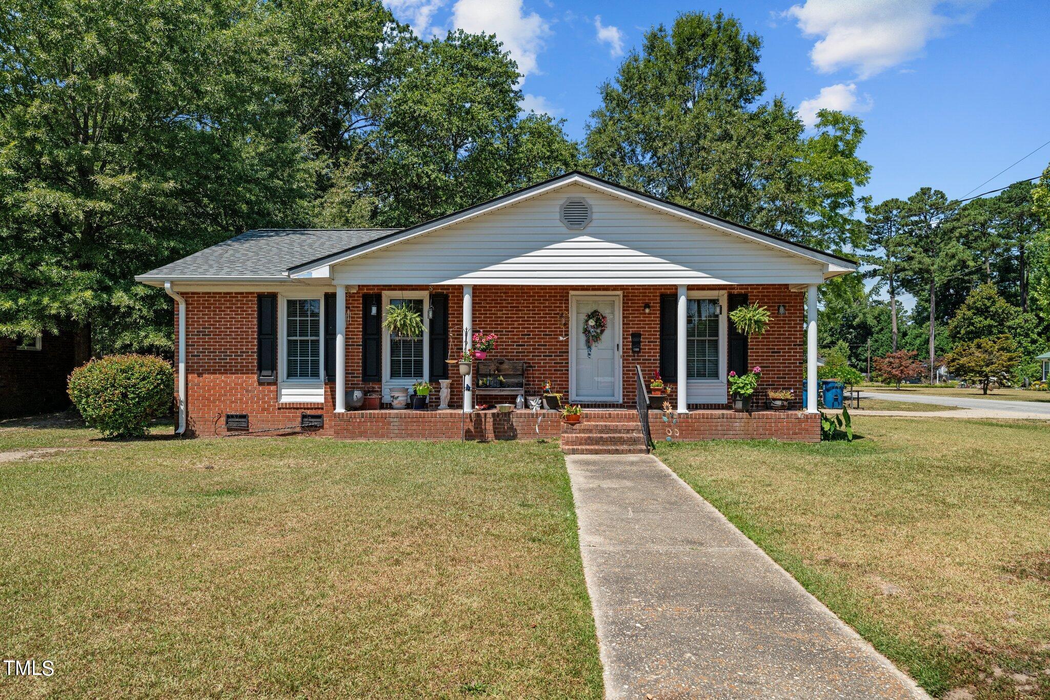 1305 N Park Avenue Dunn NC 28334