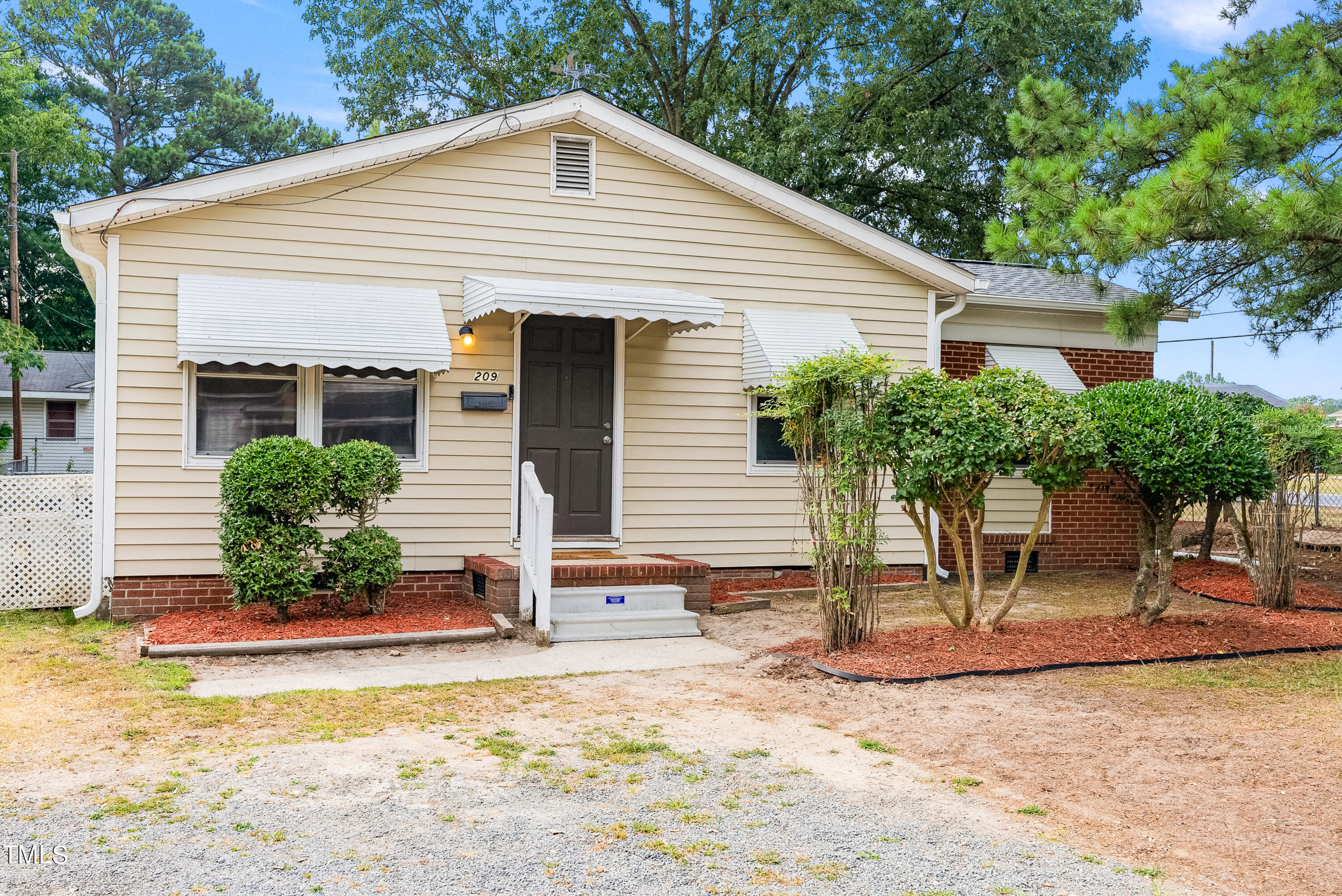 209 S Ethel Street Selma NC 27576