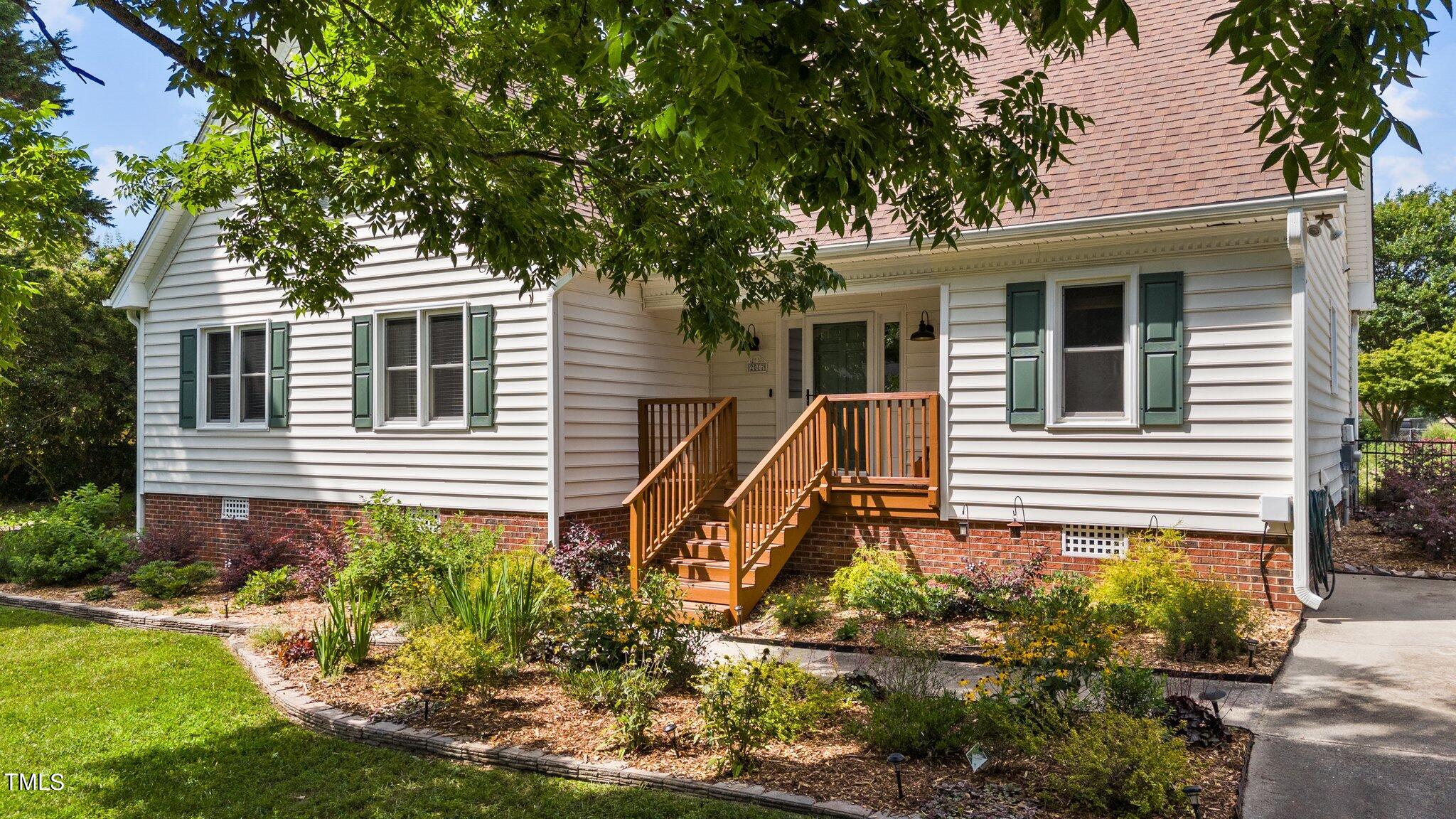 2017 Queen Charlotte Place Raleigh NC 27610