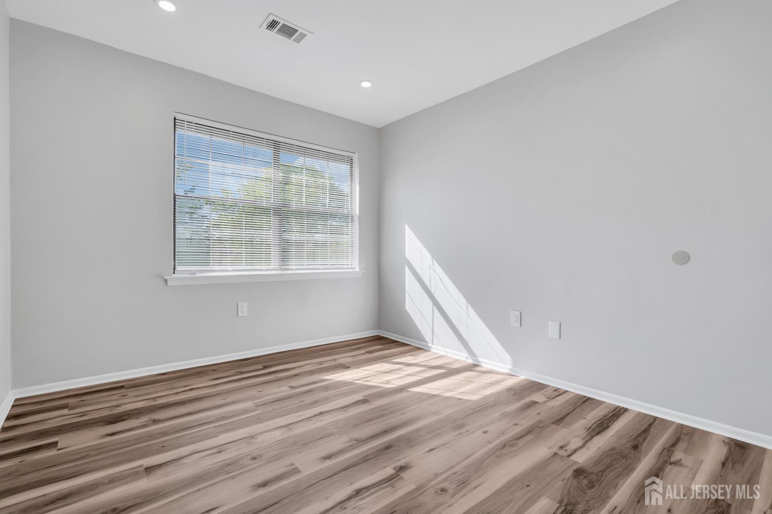 812 Green Hollow Drive Iselin NJ 08830