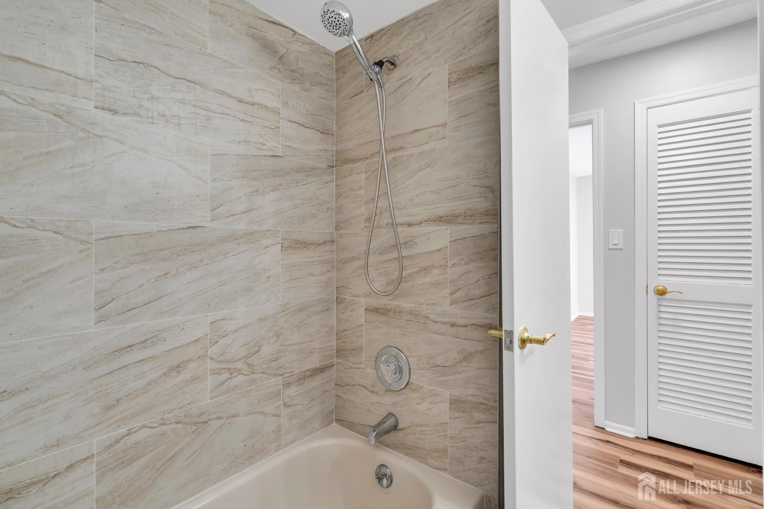 812 Green Hollow Drive Iselin NJ 08830