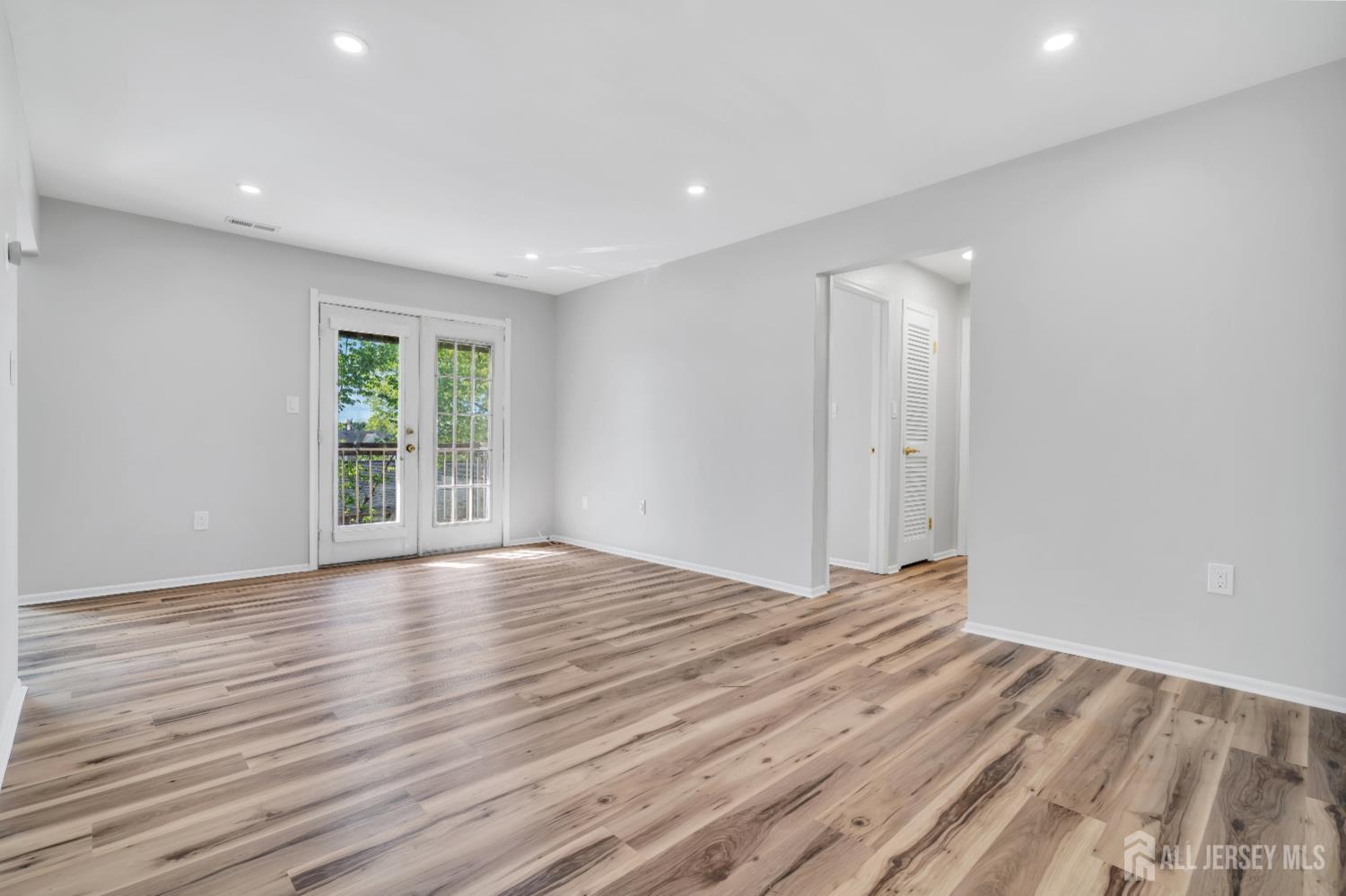 812 Green Hollow Drive Iselin NJ 08830