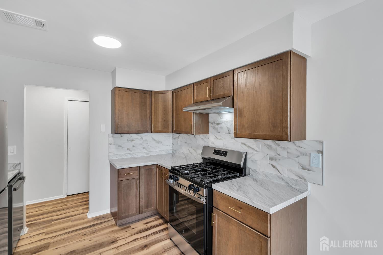 812 Green Hollow Drive Iselin NJ 08830