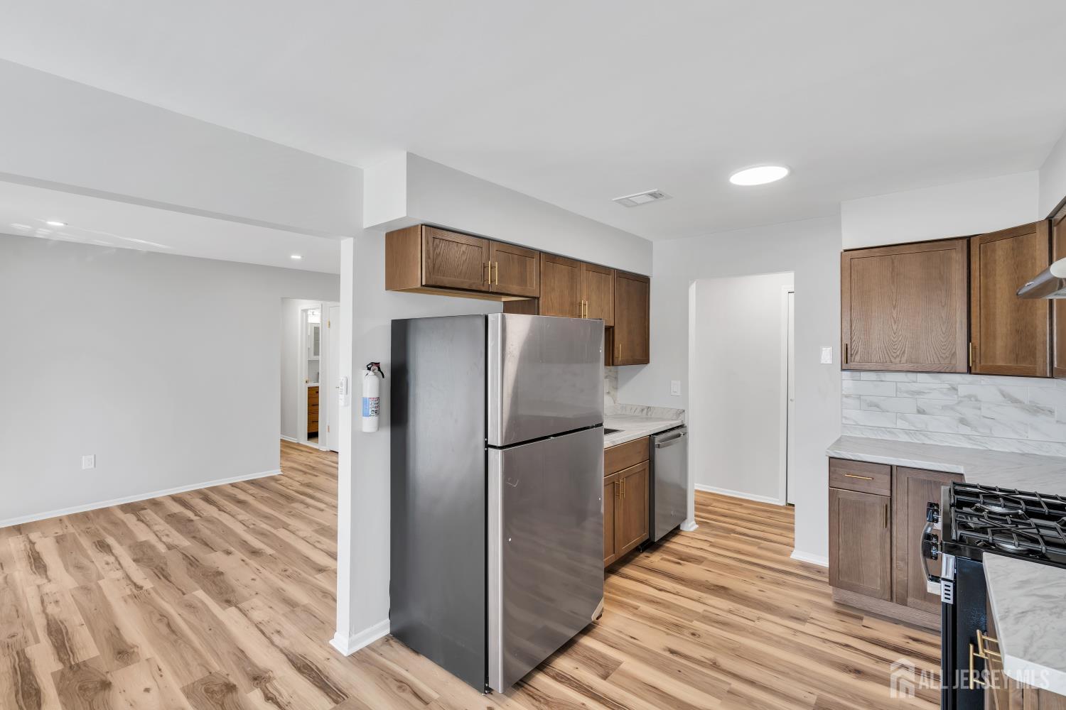 812 Green Hollow Drive Iselin NJ 08830