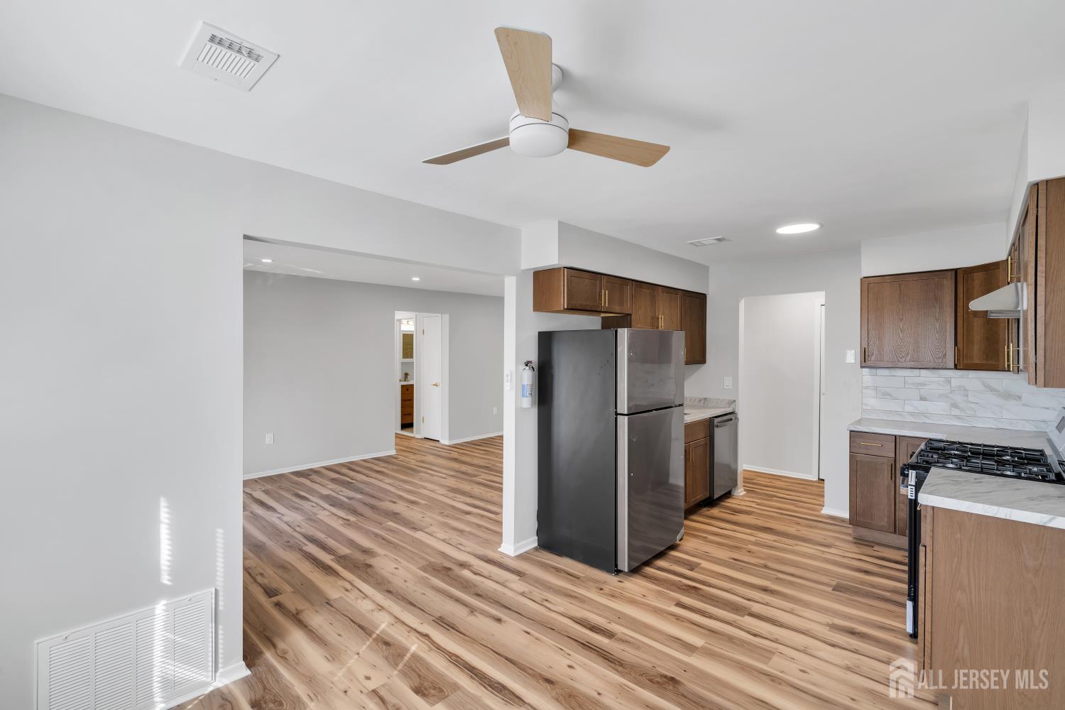 812 Green Hollow Drive Iselin NJ 08830
