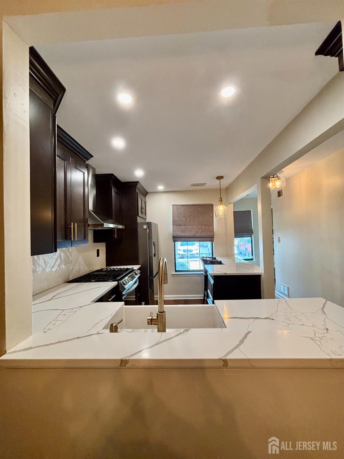 1104 Woodbridge Commons Way Iselin NJ 08830