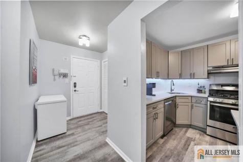 902 Meadow Court Helmetta NJ 08828