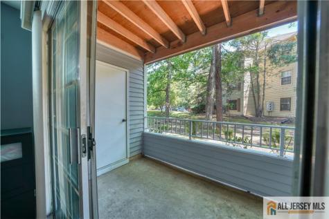 902 Meadow Court Helmetta NJ 08828