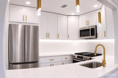 709 Sunshine Court Sayreville NJ 08859