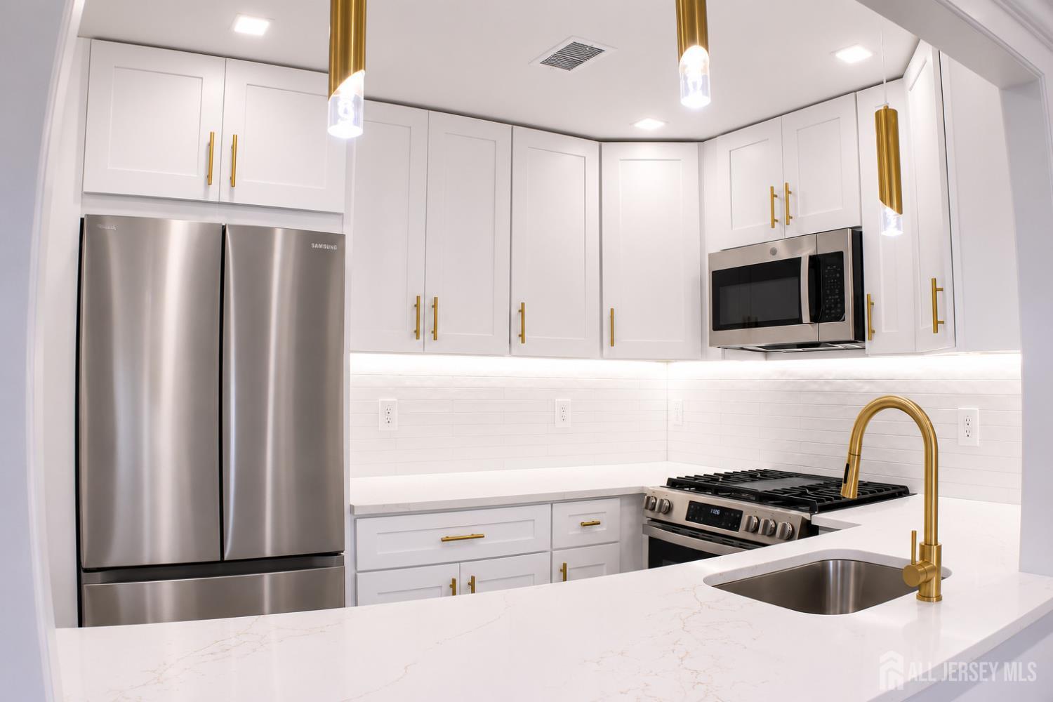 709 Sunshine Court Sayreville NJ 08859