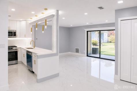 709 Sunshine Court Sayreville NJ 08859