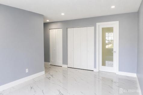 709 Sunshine Court Sayreville NJ 08859