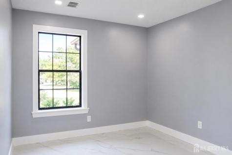 709 Sunshine Court Sayreville NJ 08859