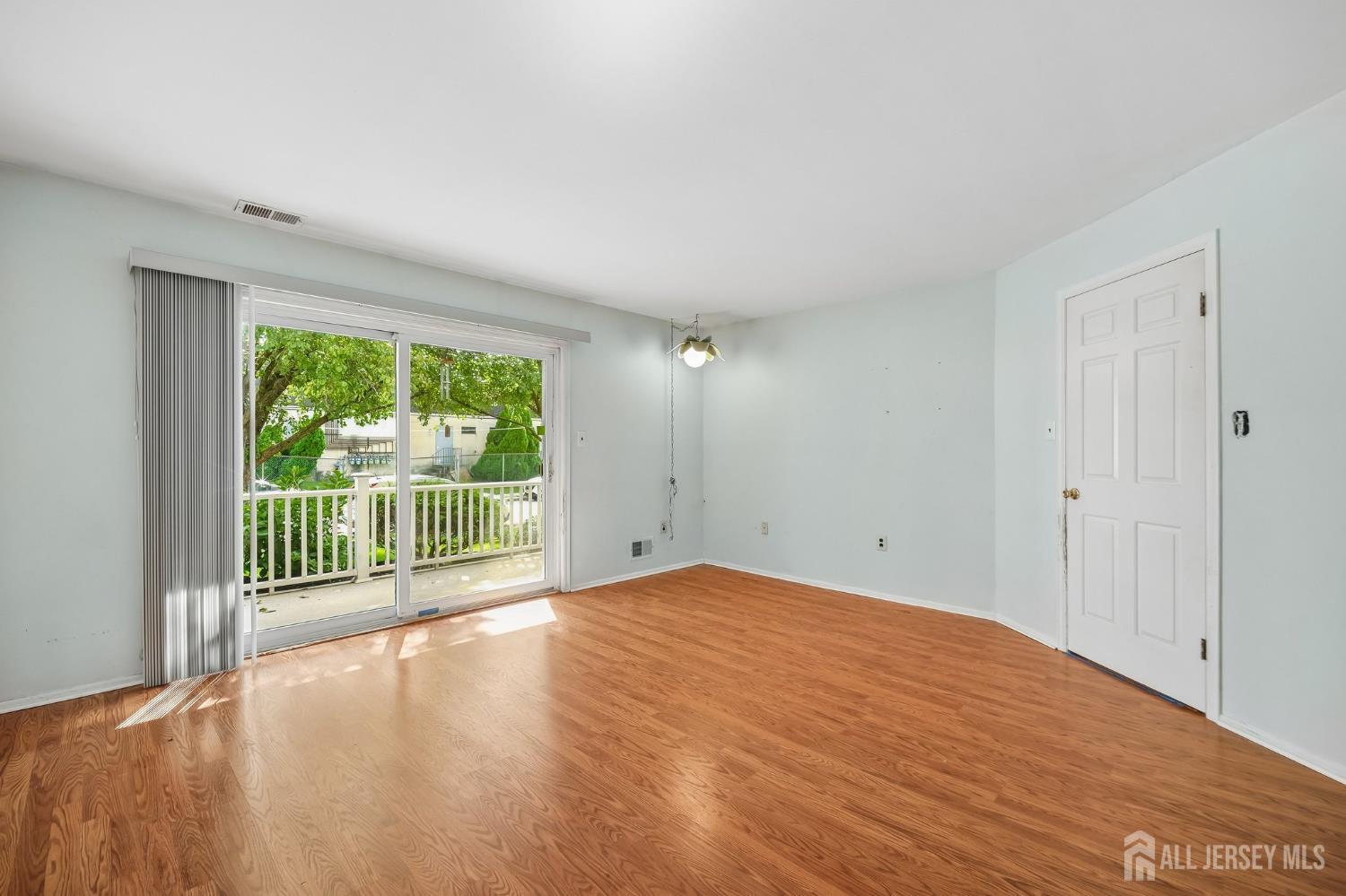 905 Montague Avenue Iselin NJ 08830