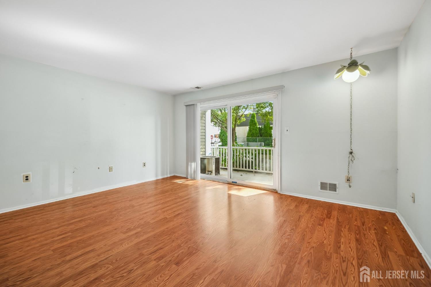 905 Montague Avenue Iselin NJ 08830
