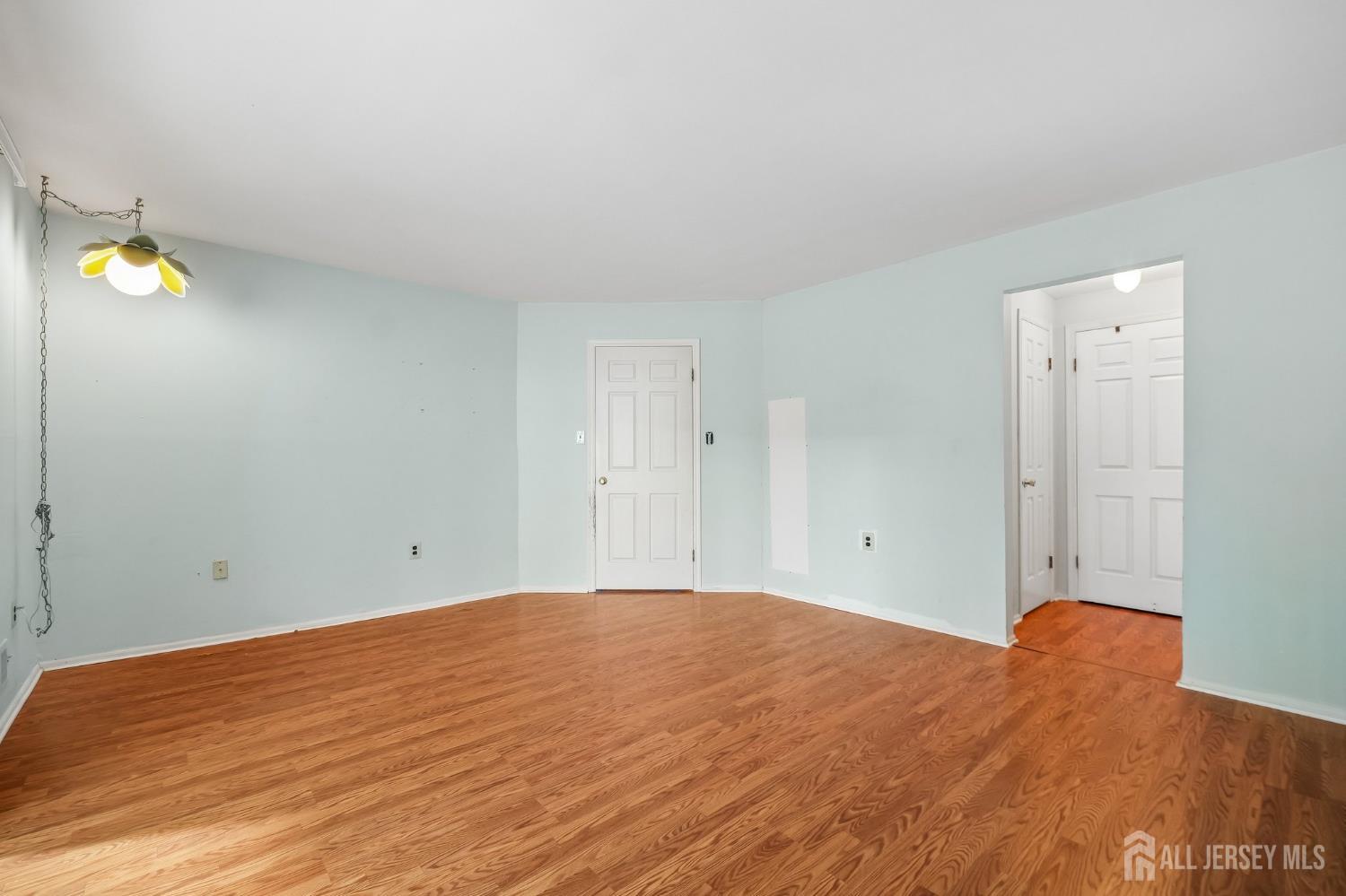 905 Montague Avenue Iselin NJ 08830