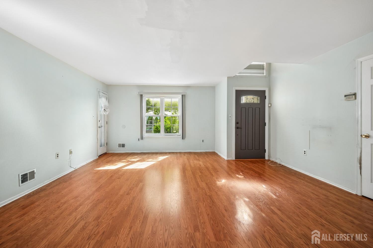 905 Montague Avenue Iselin NJ 08830