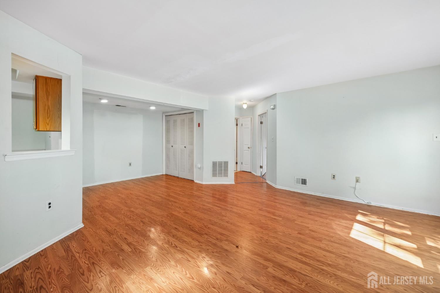 905 Montague Avenue Iselin NJ 08830
