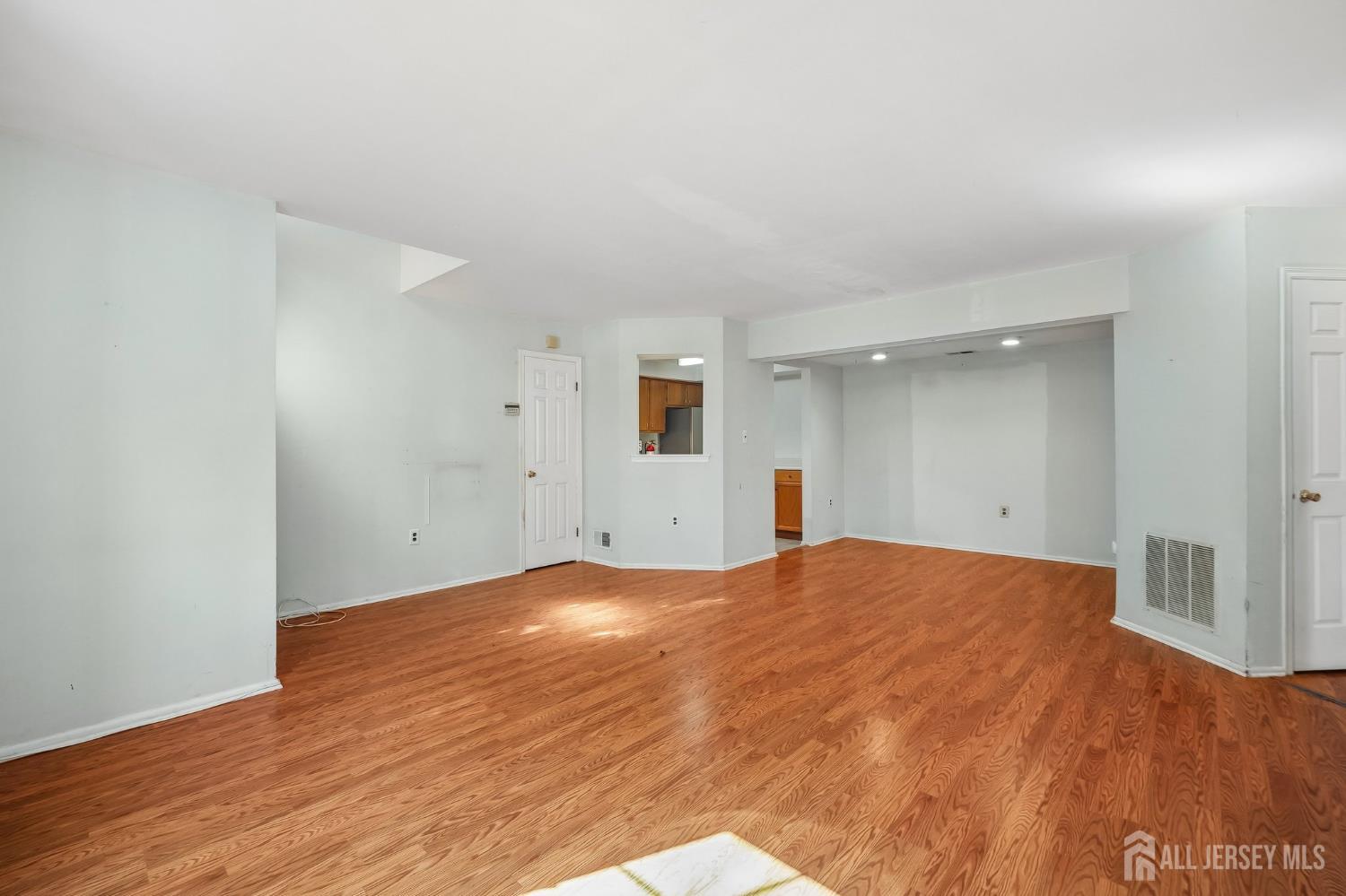 905 Montague Avenue Iselin NJ 08830