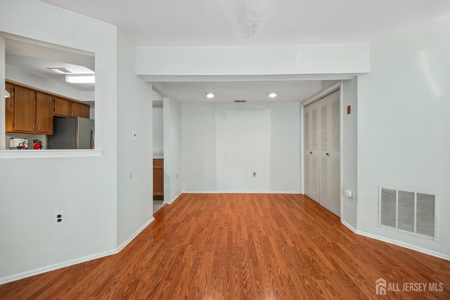 905 Montague Avenue Iselin NJ 08830