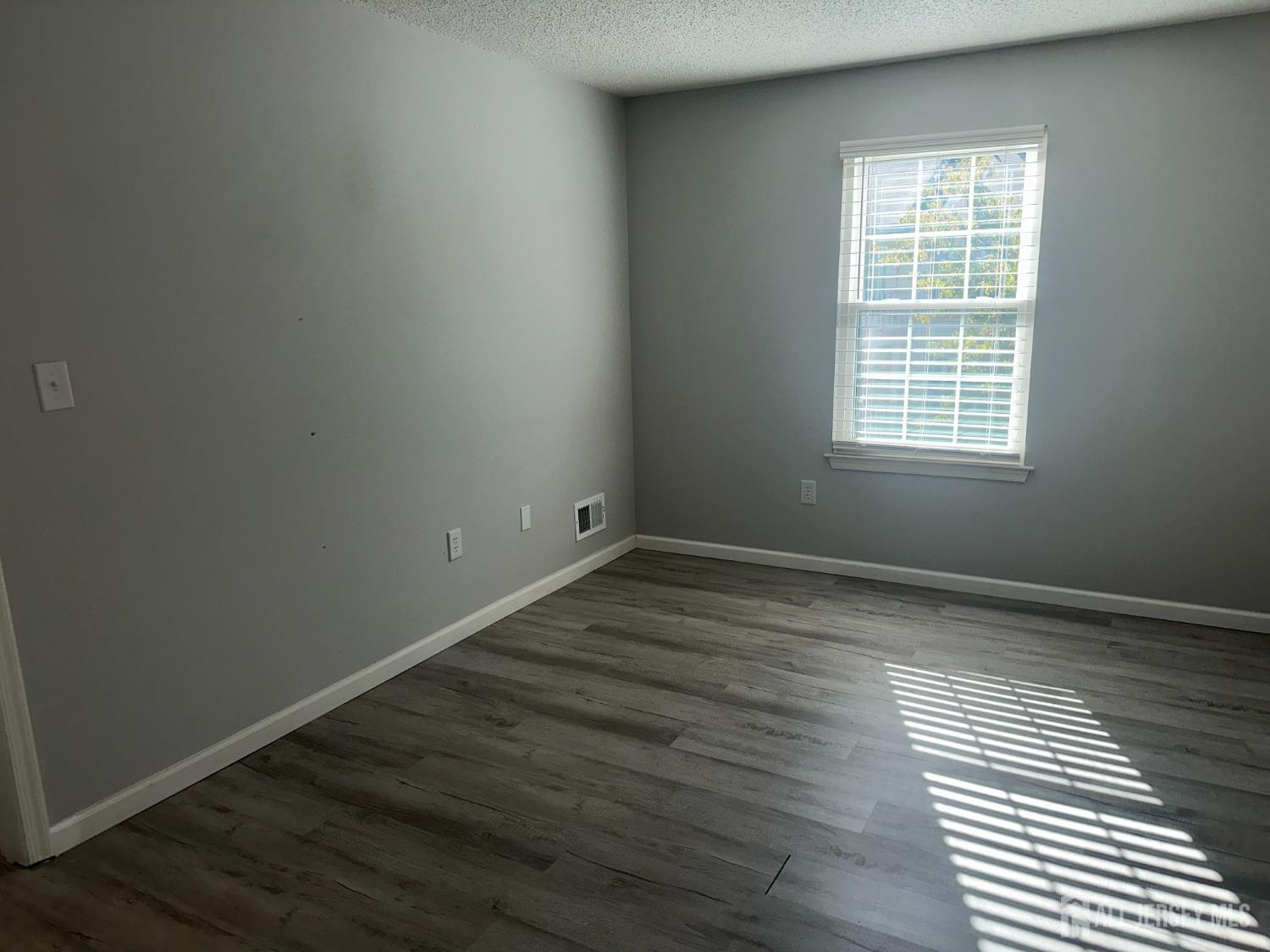 41 Brighton Way North Brunswick NJ 08902