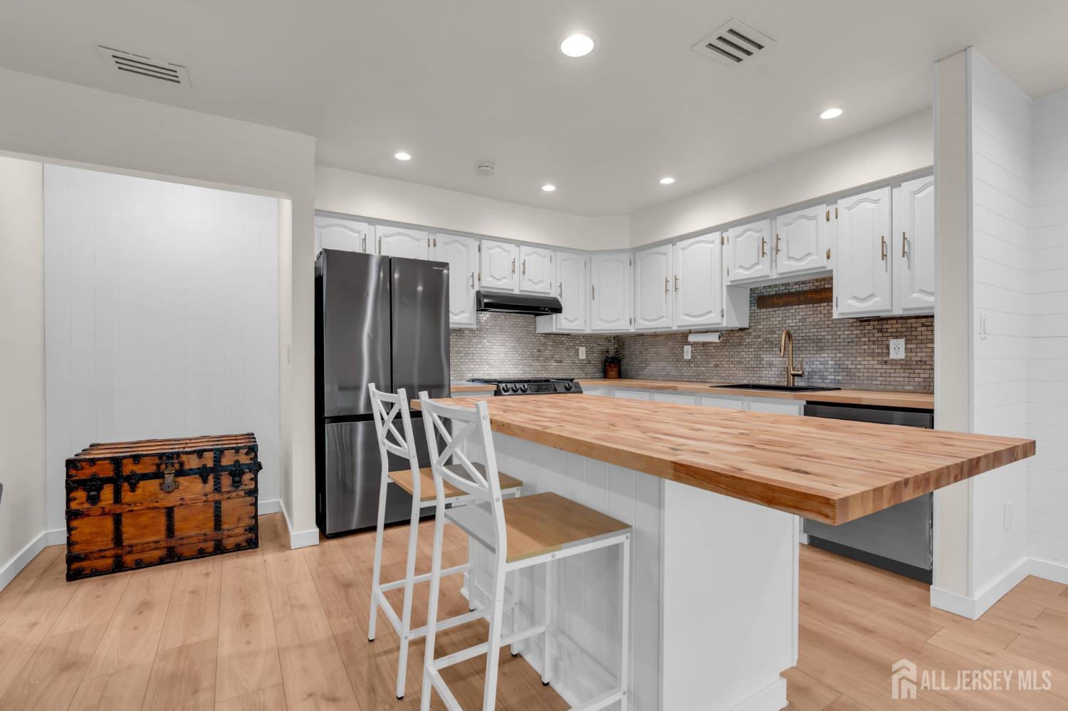 56 Inverness Court Matawan NJ 07747