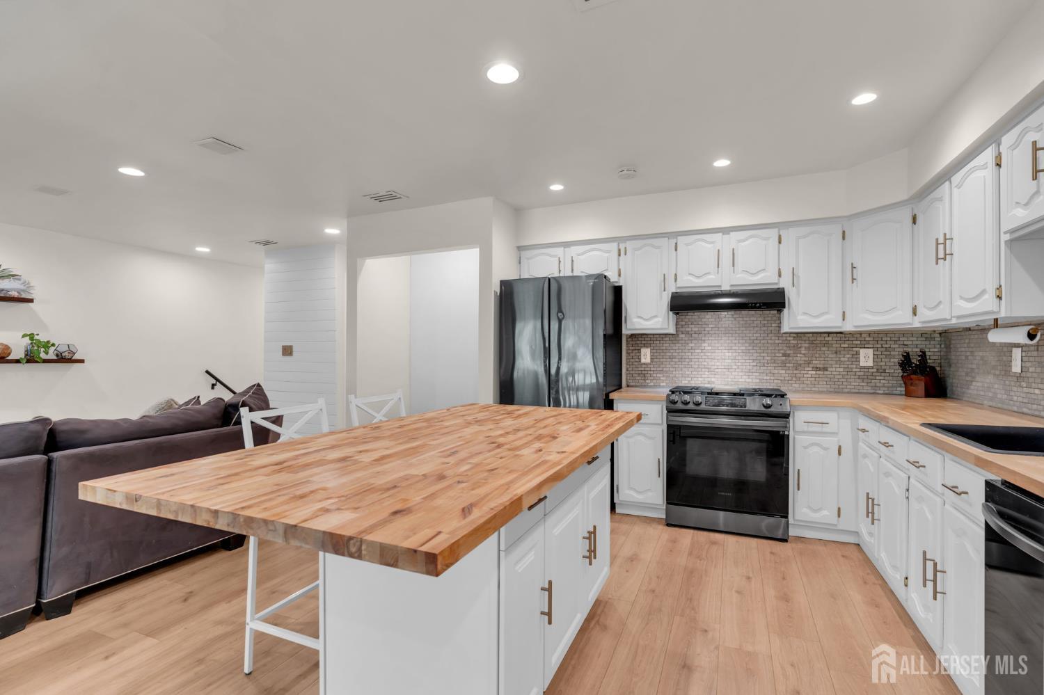 56 Inverness Court Matawan NJ 07747