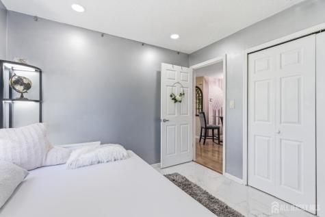 23 Prestwick Way Edison NJ 08820