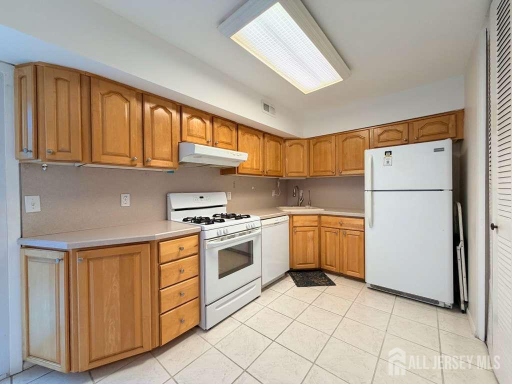 9 Hawaii Court Matawan NJ 07747