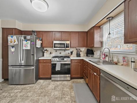 19 Wellington Court Sayreville NJ 08872