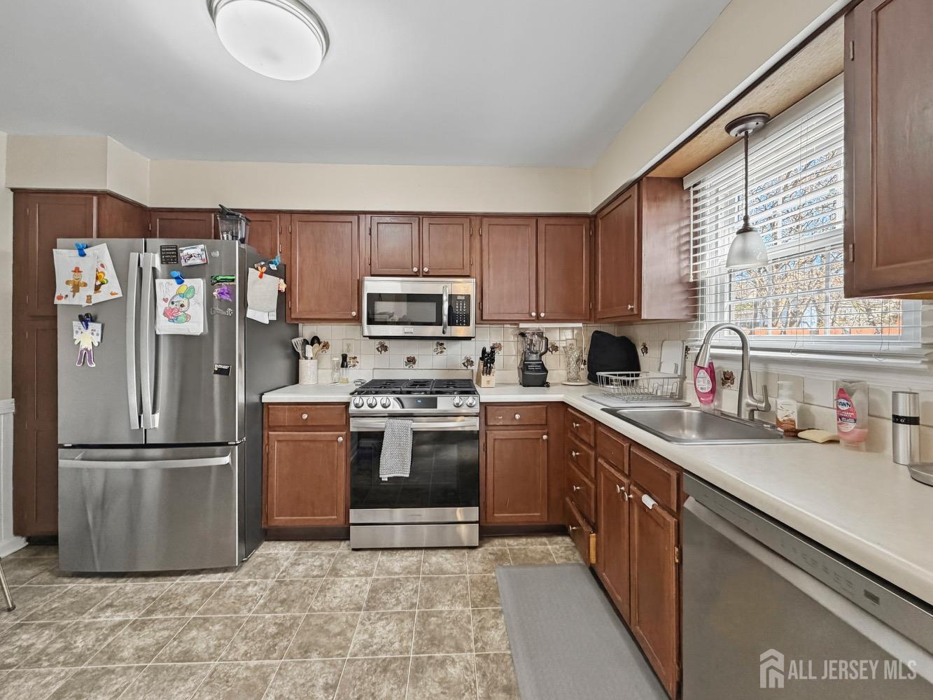 19 Wellington Court Sayreville NJ 08872