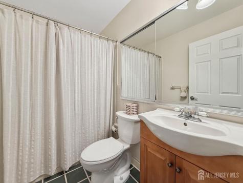 19 Wellington Court Sayreville NJ 08872