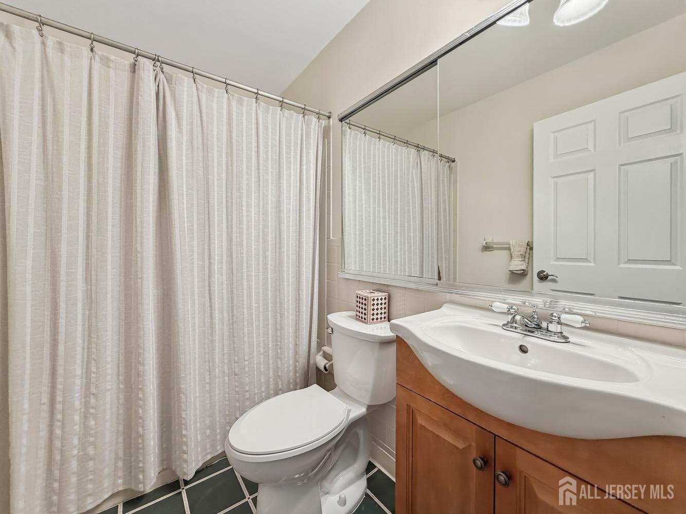 19 Wellington Court Sayreville NJ 08872