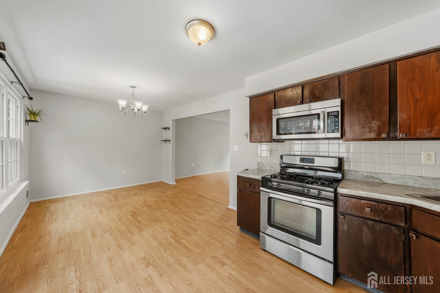 35 E Byrnes Lane E Sayreville NJ 08872