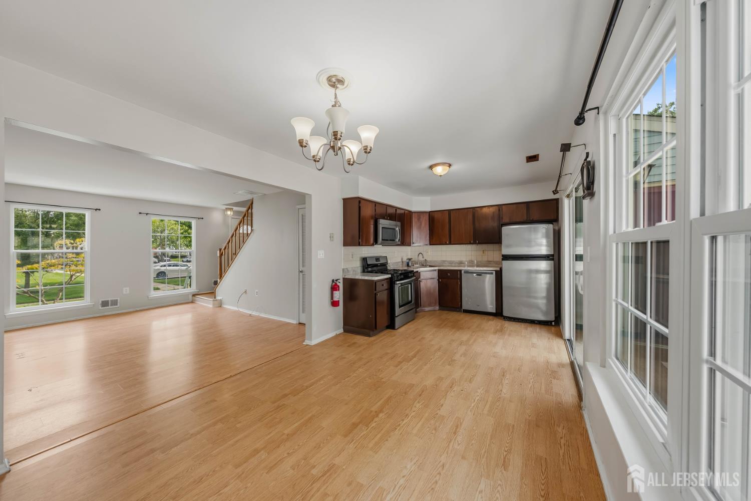 35 E Byrnes Lane E Sayreville NJ 08872