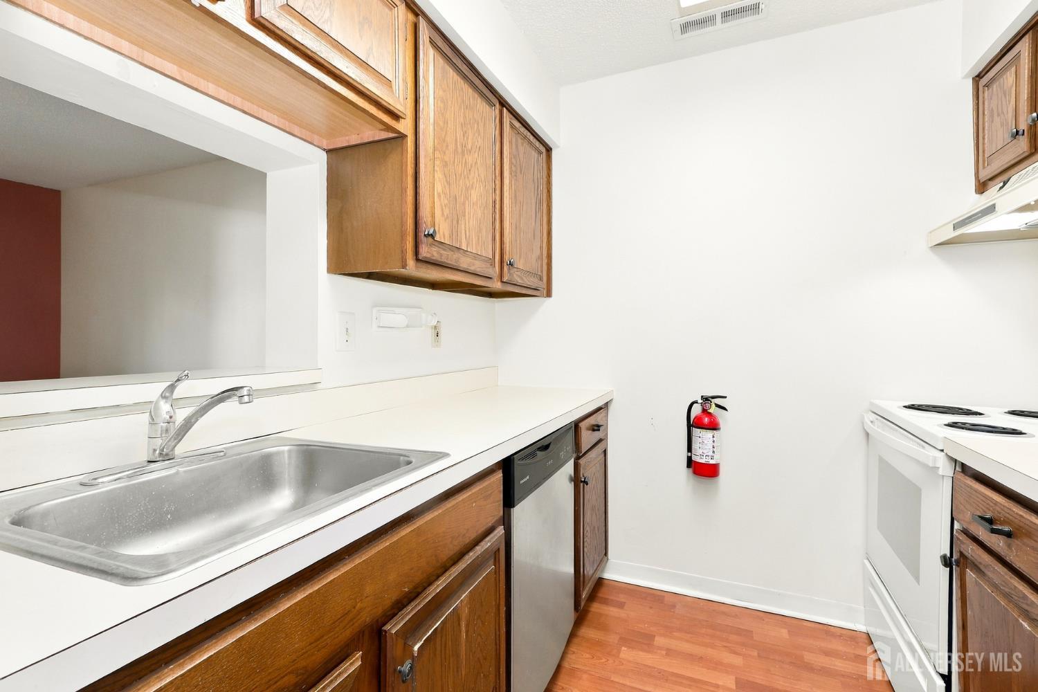 5007 Ravens Crest Plainsboro NJ 08536