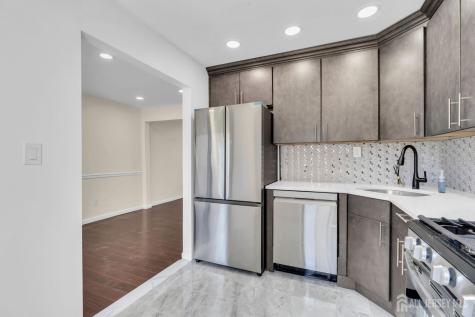 53 Heritage Lane Fords NJ 08863