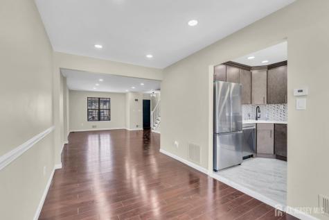 53 Heritage Lane Fords NJ 08863