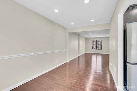 53 Heritage Lane Fords NJ 08863