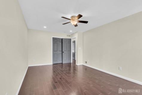 53 Heritage Lane Fords NJ 08863