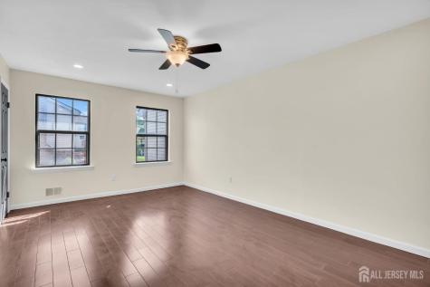 53 Heritage Lane Fords NJ 08863