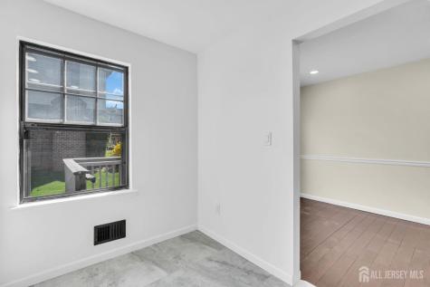 53 Heritage Lane Fords NJ 08863