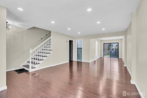 53 Heritage Lane Fords NJ 08863