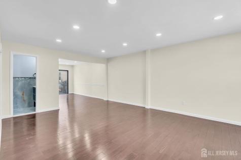 53 Heritage Lane Fords NJ 08863