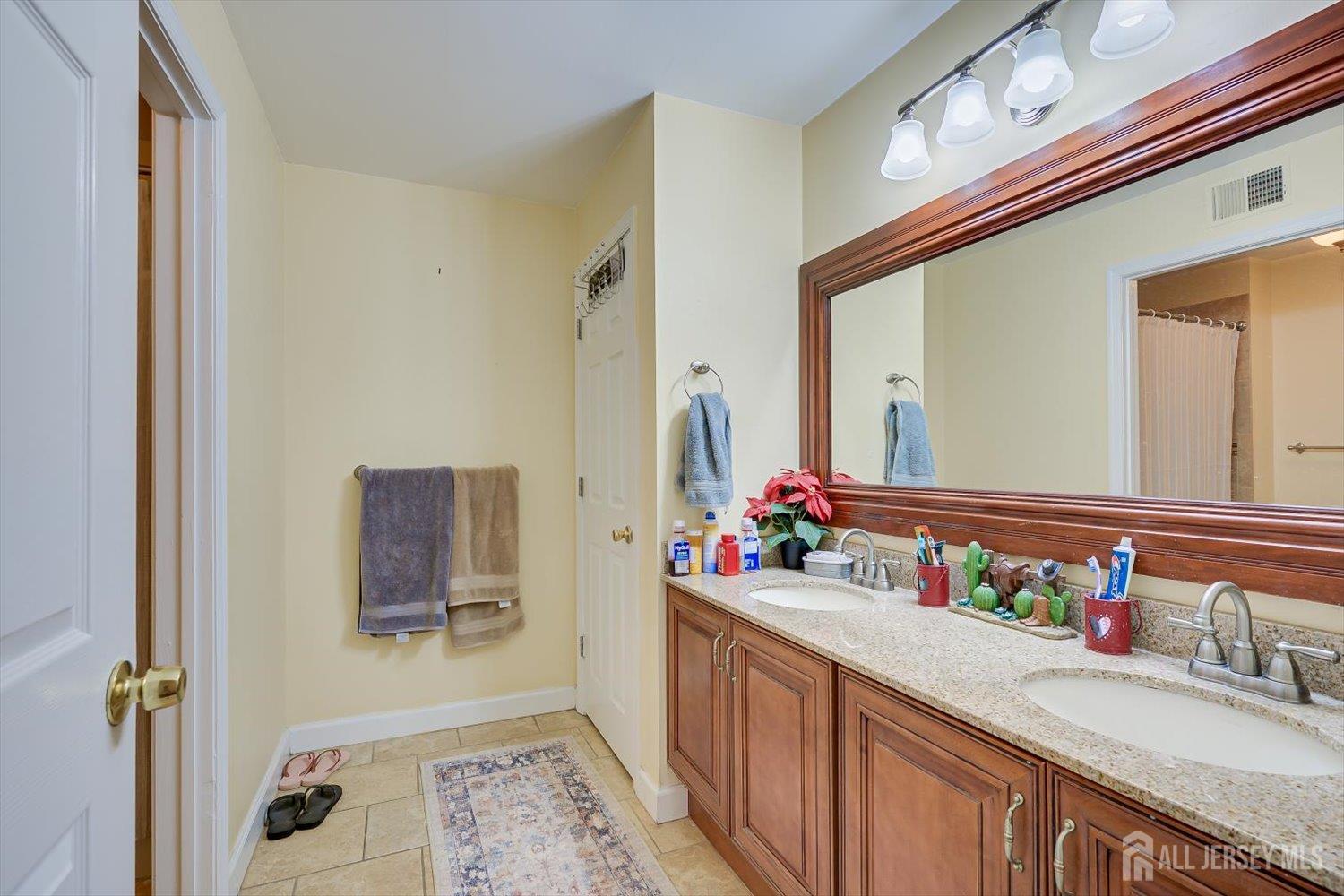 45 Amethyst Way Franklin NJ 08823
